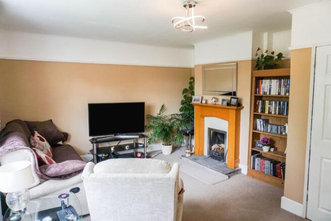 Lounge/Dining Room