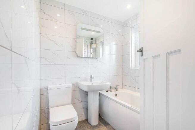 2 bed Semi-Detached to rent Image 8