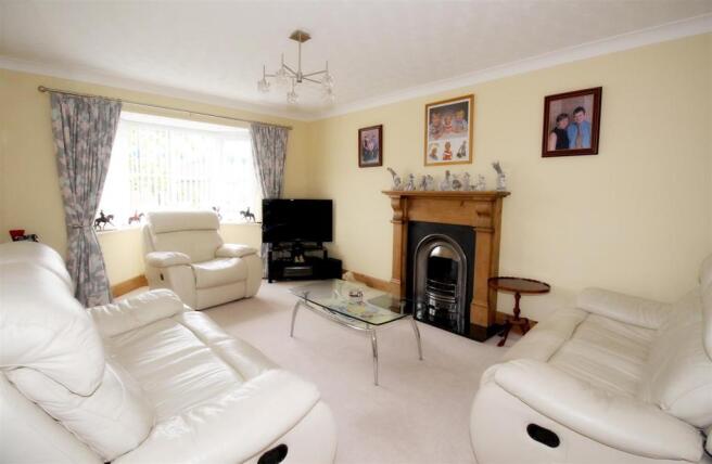 6004_Fern Close.jpg