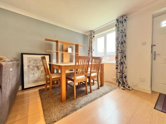 2 bed Flat to rent Image 8