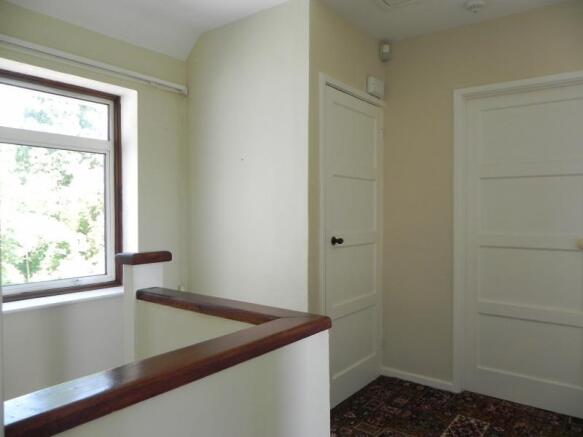https://s3-eu-west-1.amazonaws.com/propertylab/allanmorris/property-images/standard/3587_Whitehaven - Landing.JPG