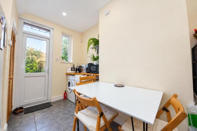 Kitchen 2.jpg