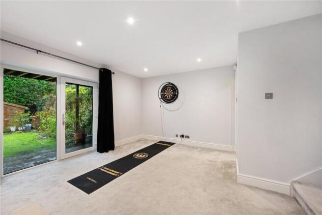 5 bed Detached for sale Image 8