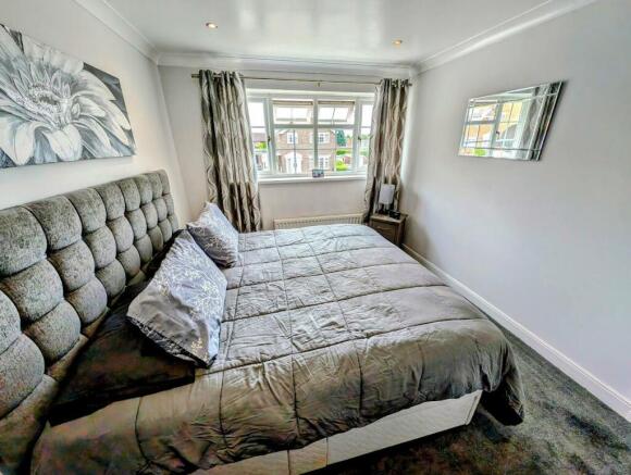 87 Dorset Way bed1.jpg