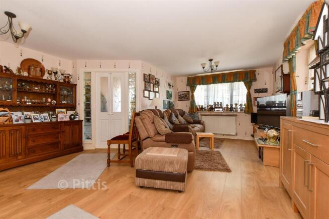 Lounge/ Dining Room