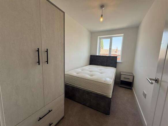 2 bed Apartment to rent Image 9