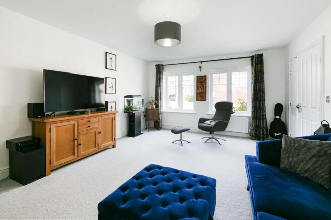 5 bed Detached for sale Image 9