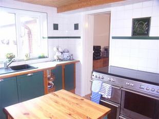 FITTED KITCHEN