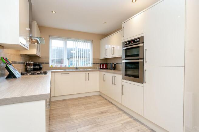2 bed Semi-Detached Bungalow for sale Image 5