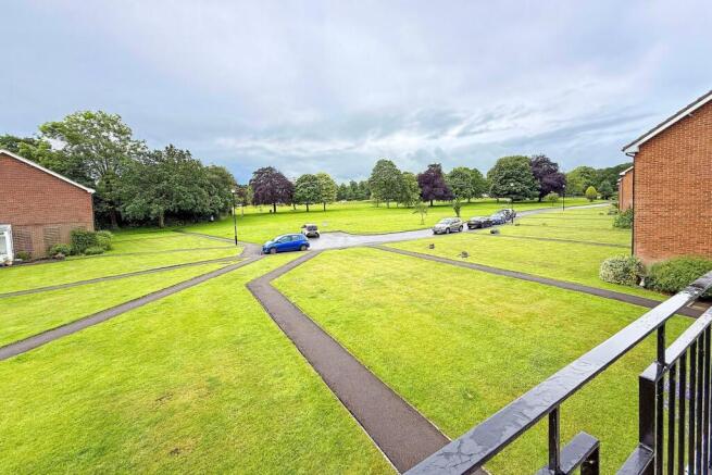 2 bed Flat for sale Image 6