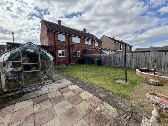 2 bed House to rent Image 10