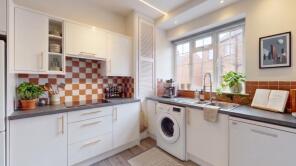 2, Tadcaster Court, Twickenham Road, Richmond TW9 2SD