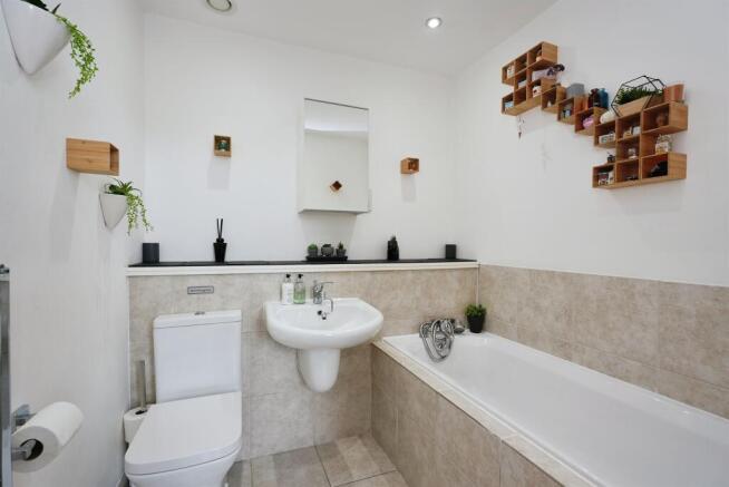 3 bed Apartment for sale Image 9