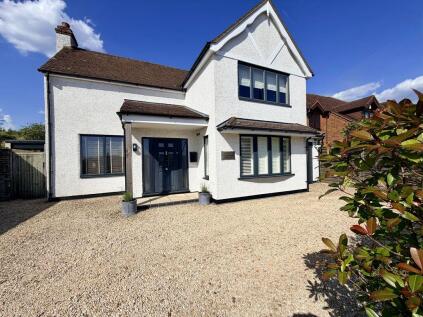 Heath End Road - Stunning House