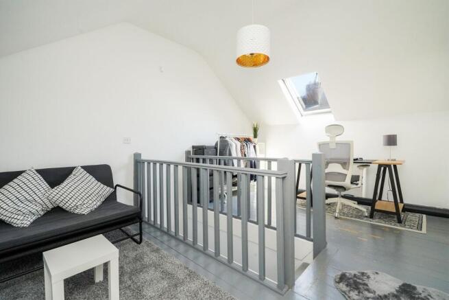 3 bed Terraced for sale Image 9