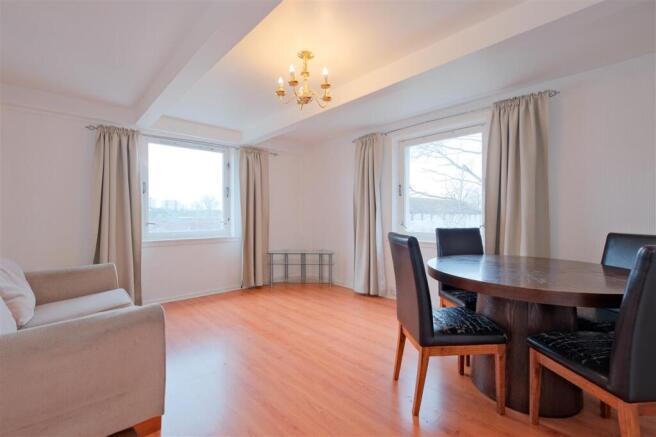 Living Room / Dining