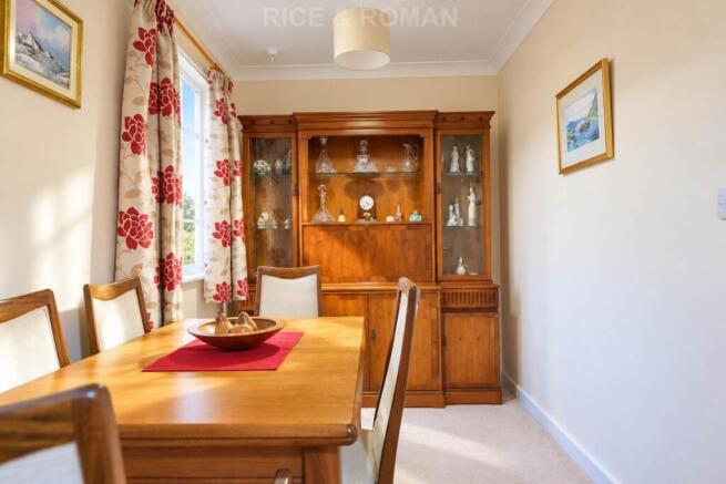 Gibson Court, Hinchley Wood photo 4