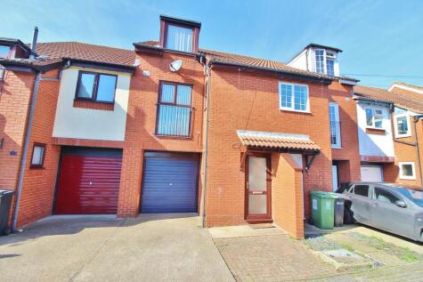 Fourth Street, Fratton