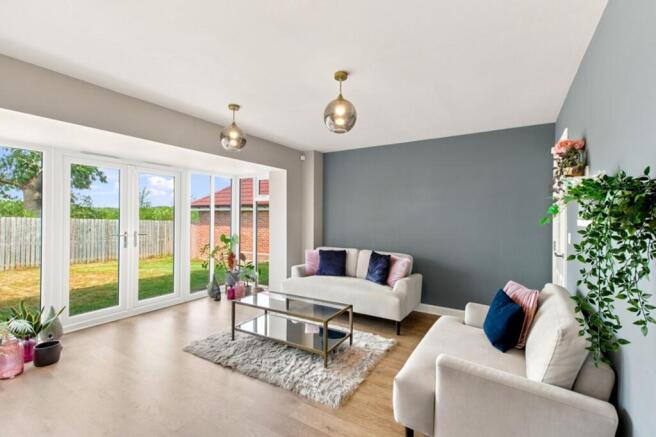 5 bed Detached for sale Image 7
