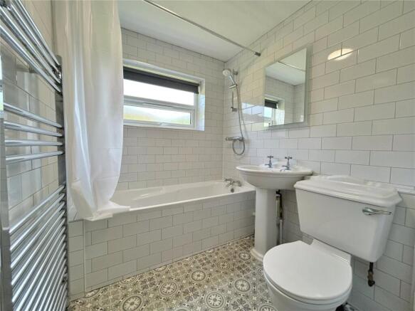 Montagu Road, Highcliffe, Christchurch, Dorset, BH23 photo 4