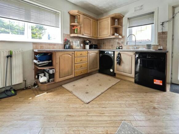 3 bed Detached Bungalow for sale Image 8