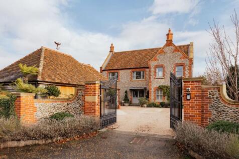 Stunning Detached Home on Herrings Lane with Coastal Views