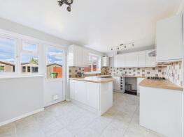 7, Caernarvon Close, Cheltenham GL51 3LQ