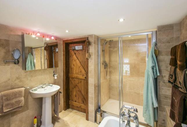 En-suite to master