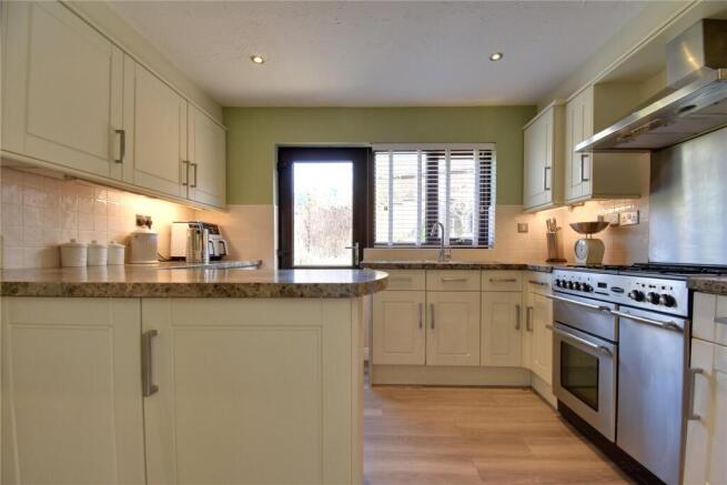 4 bed Detached for sale Image 7