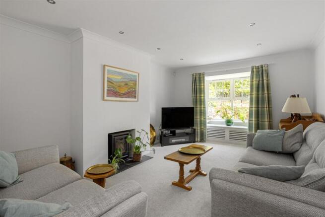 5 bed Detached for sale Image 8