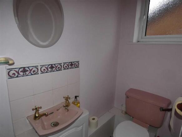 ENSUITE SHOWER ROOM