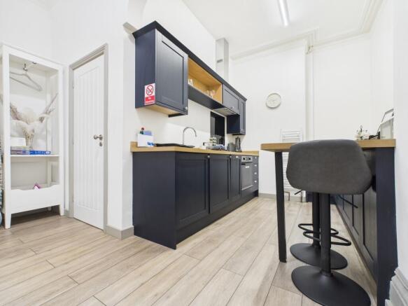 1 bed Flat to rent Image 4