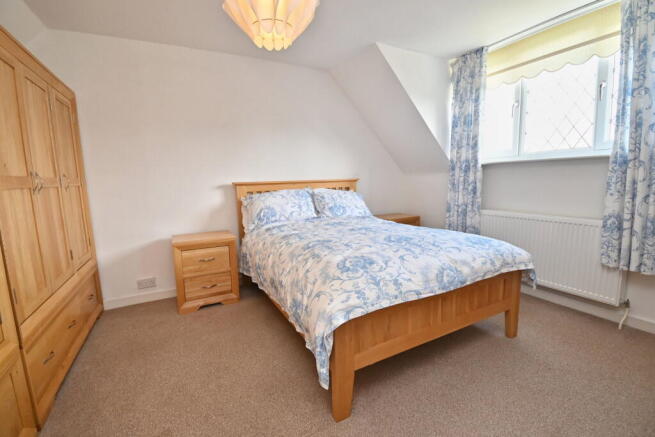 4 bed Detached Bungalow for sale Image 11
