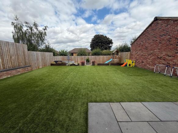 4 bed Detached to rent Image 5