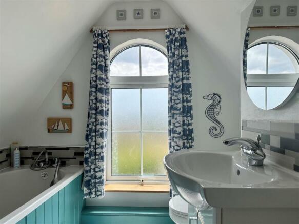 En Suite Bathroom.jpg