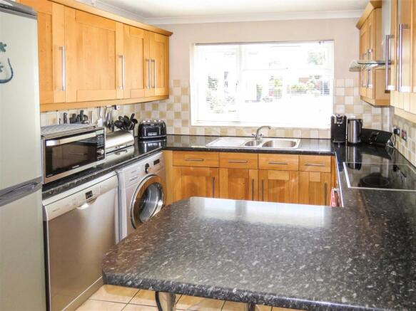 KITCHEN/BREAKFAST ROOM