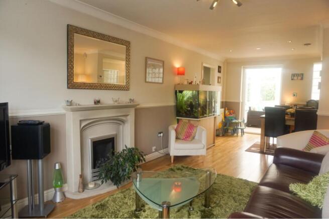 Lounge/Dining Room