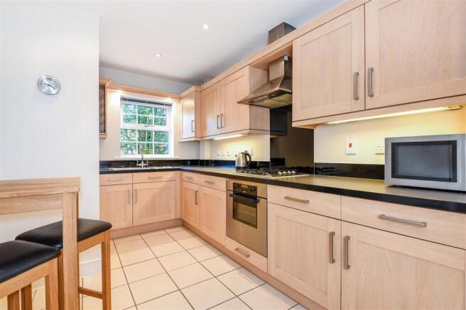 KITCHEN/BREAKFAST