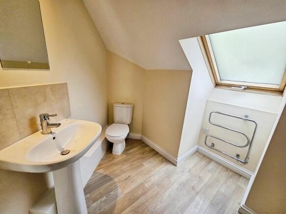 3 bed Apartment to rent Image 11