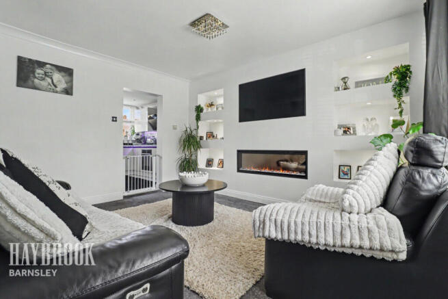 3 bed Semi-Detached for sale Image 4