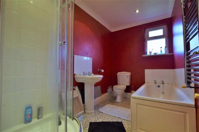 FAMILY BATHROOM