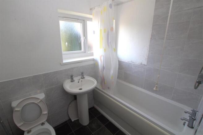 2 bed Apartment to rent Image 5