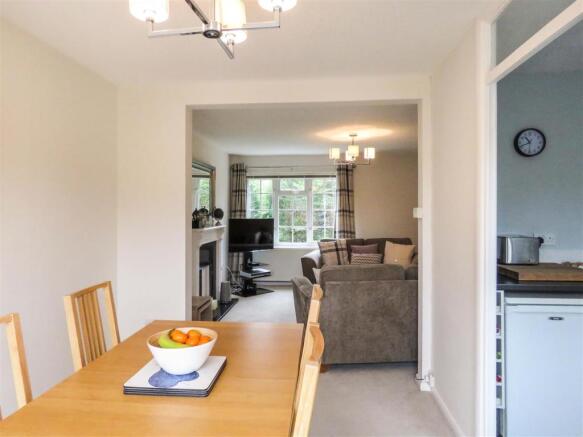 Dining Area 2.JPG