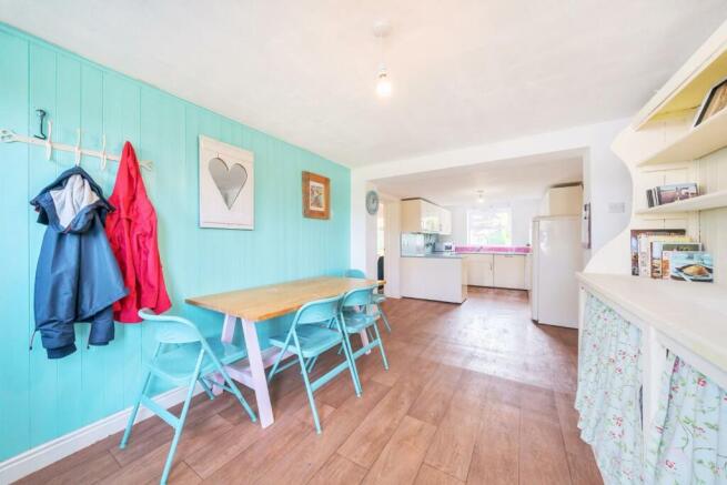 DINING ROOM.jpg