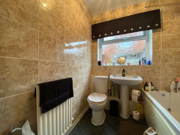 75 chantry bathroom.jpg