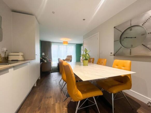 5 bed Detached for sale Image 6