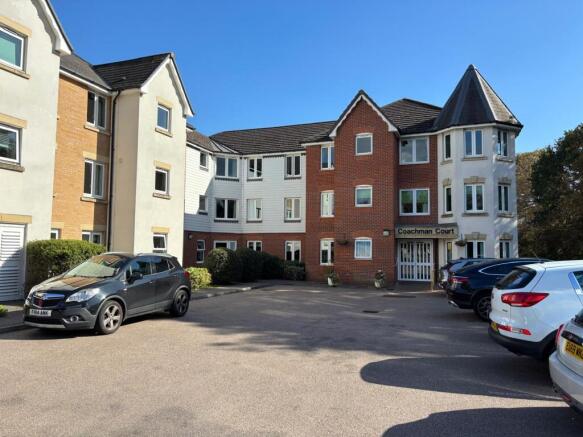 1-bed house on Flat 53, Coachman Court, 35 Ashingdon Road, Rochford, Essex SS4 1FF, £25,000