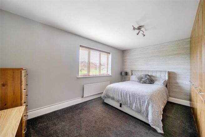 5 bed Detached for sale Image 7
