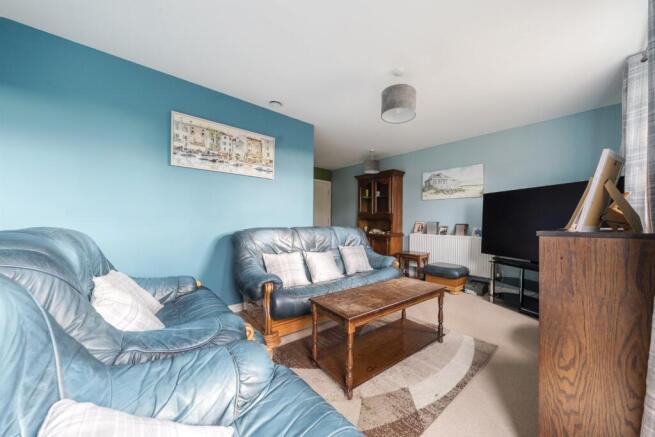Hinkler Road, Thornhill, Southampton, Hampshire, SO19 photo 4