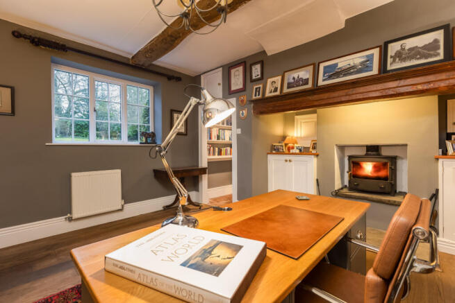 7 bed Detached for sale Image 11